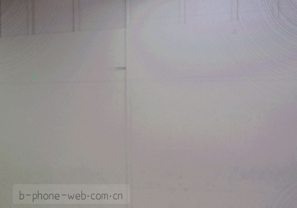 手机与笔记本电脑并排摆放，两块屏幕上分别显示移动版与桌面版赛事项目的入口位置